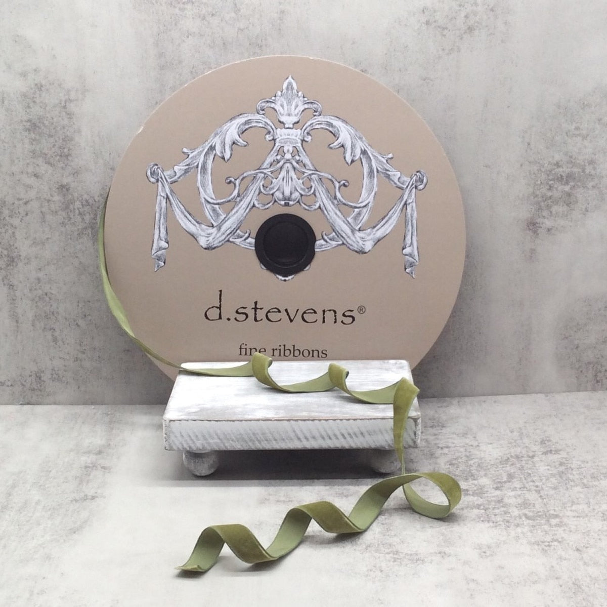 Voss Velvet, Moss Green - 5/8" x 50yds
